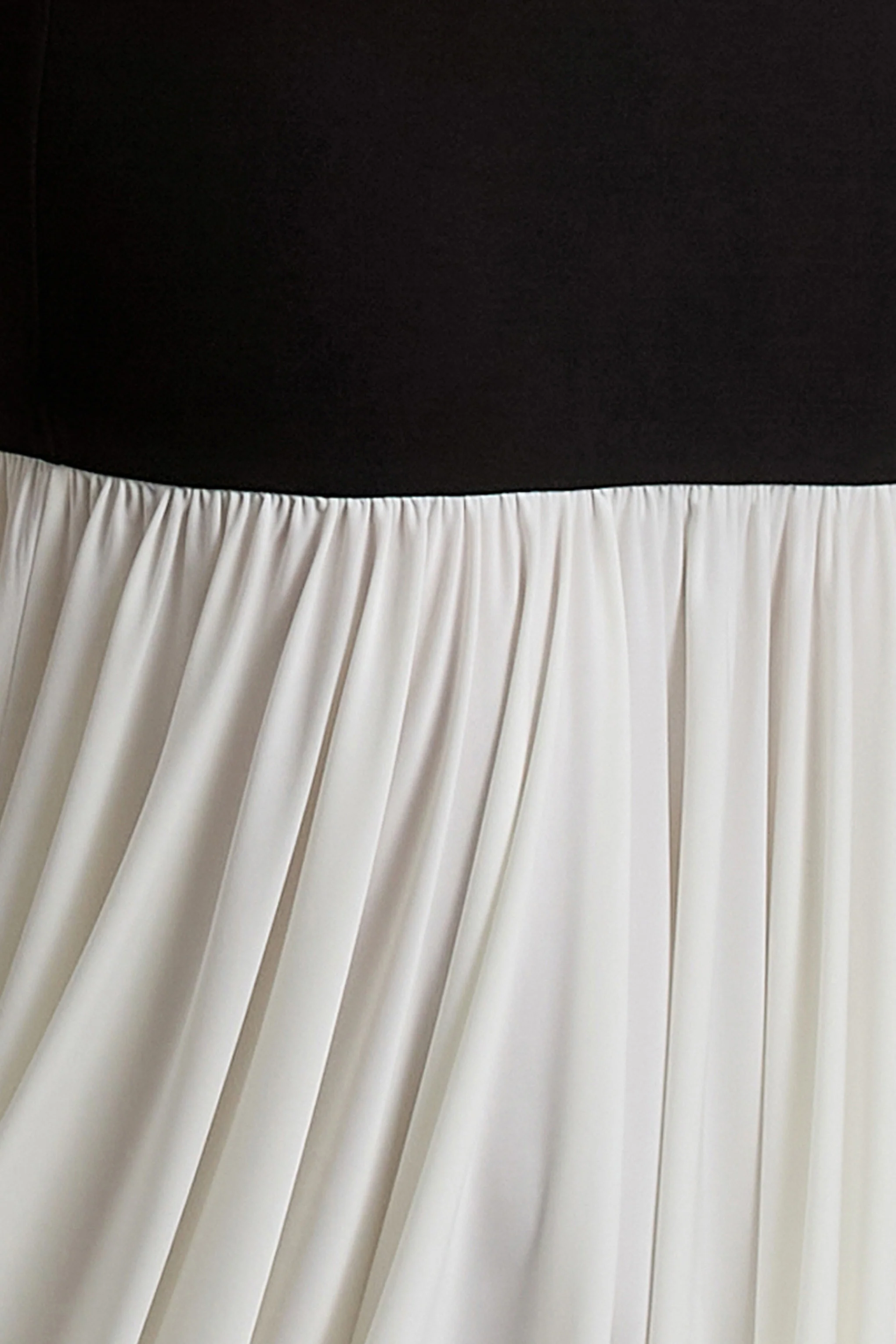 Cinzia | Black & White Puff-Sleeve Volume-Hem Midi Dress - Image 6
